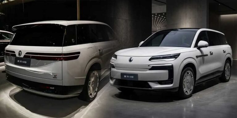 Denza N9 PHEV Flash Charging Resmi Debut di China
